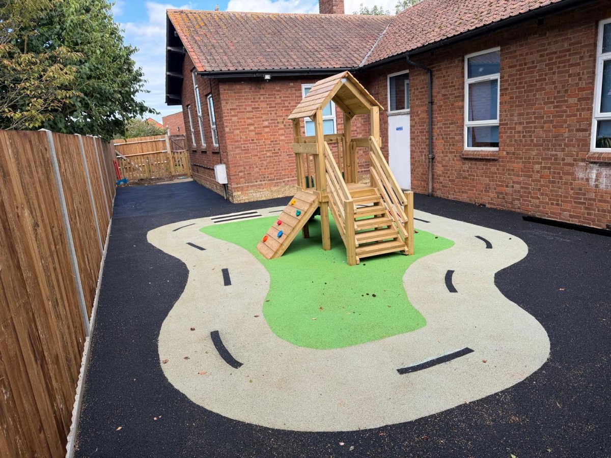 New Setter Play playground installation at Stondon Stompers Nursery